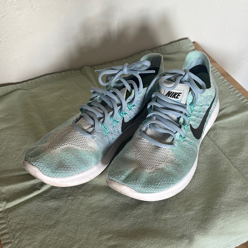 Nike Women's Free Rn Flyknit Shoes